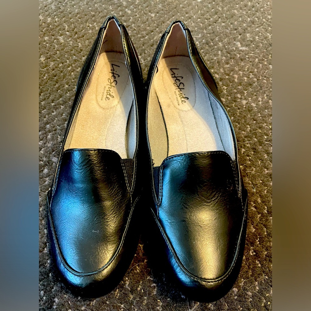 Life Stride Black Flats